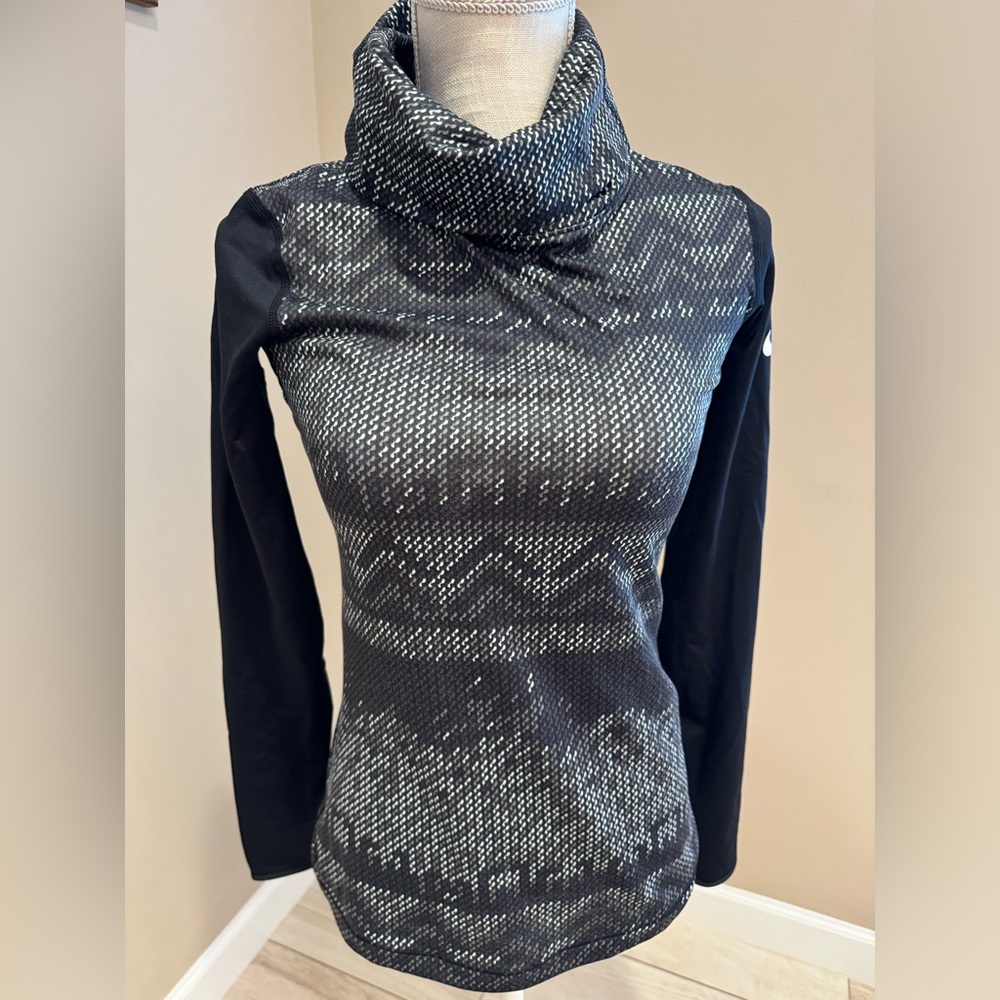 Like New! NIKE Pro Dri-Fit Turtleneck Sweater